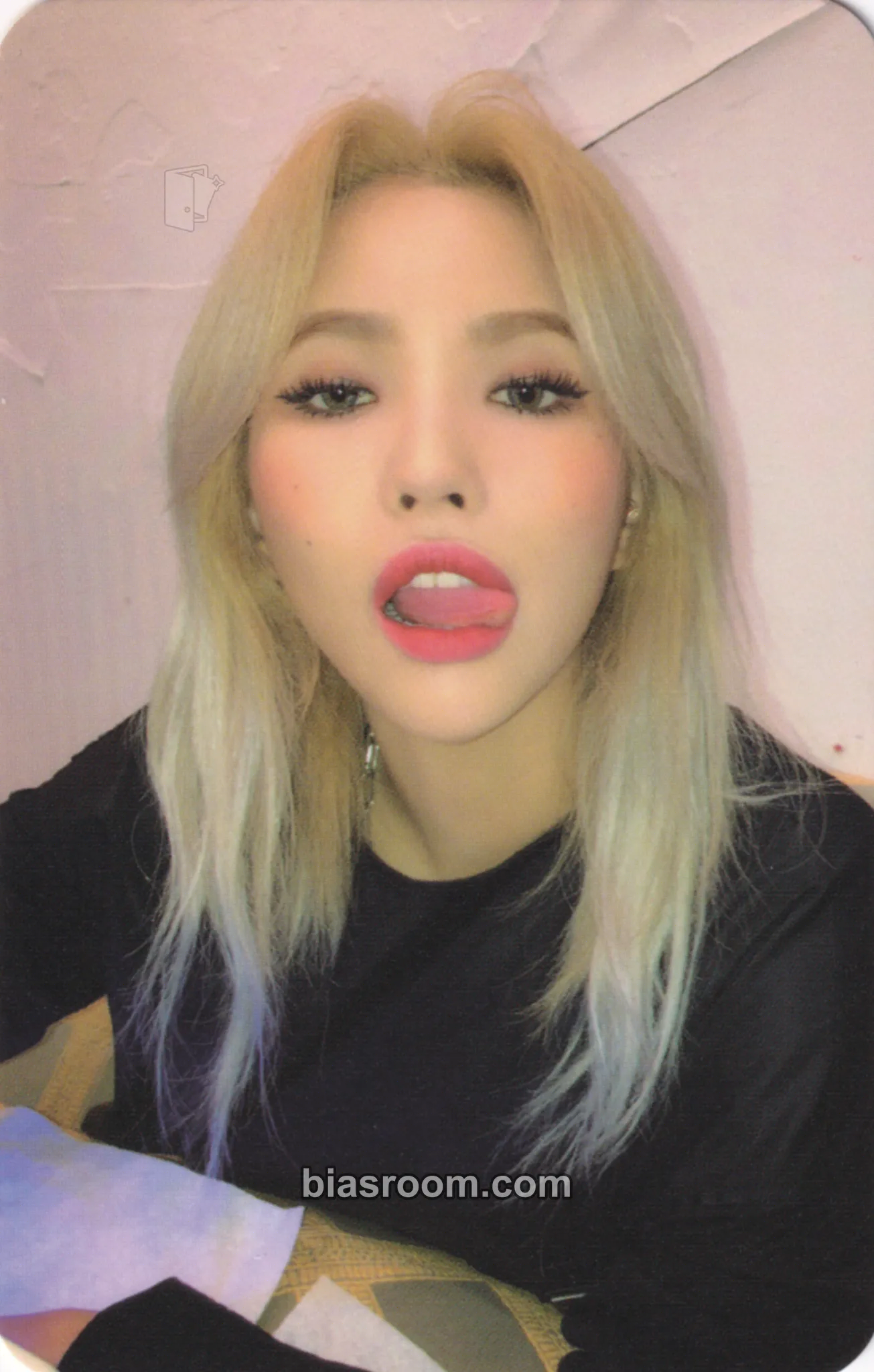 Soyeon Windy Photocard - i-dle - i-dle K-pop photocard