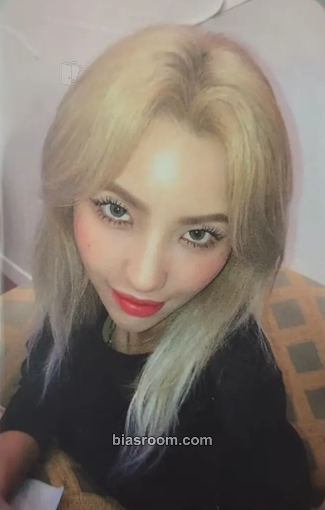 Soyeon Windy Photocard - i-dle - i-dle K-pop photocard