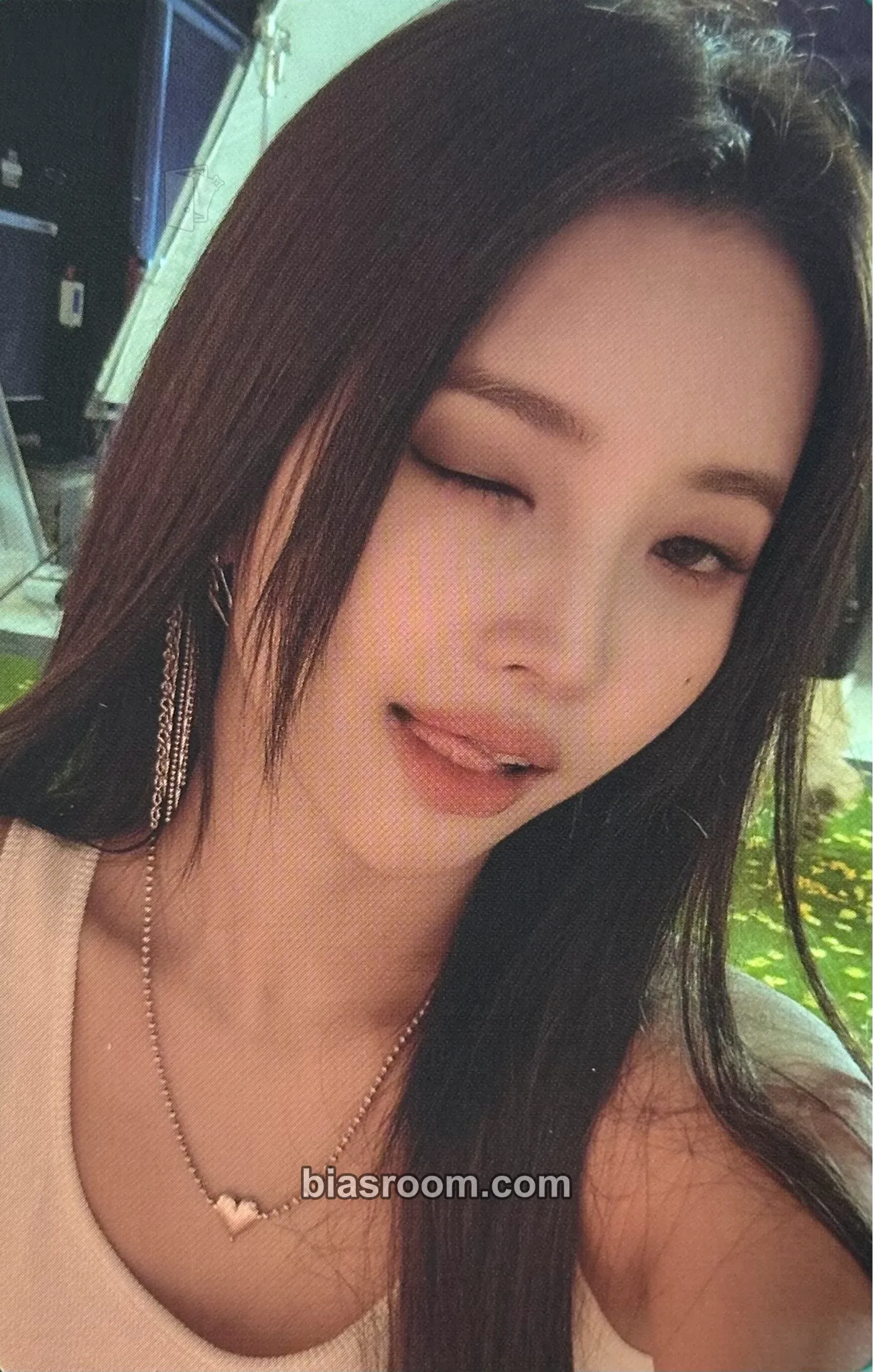Soyeon HEAT Photocard - i-dle - i-dle K-pop photocard