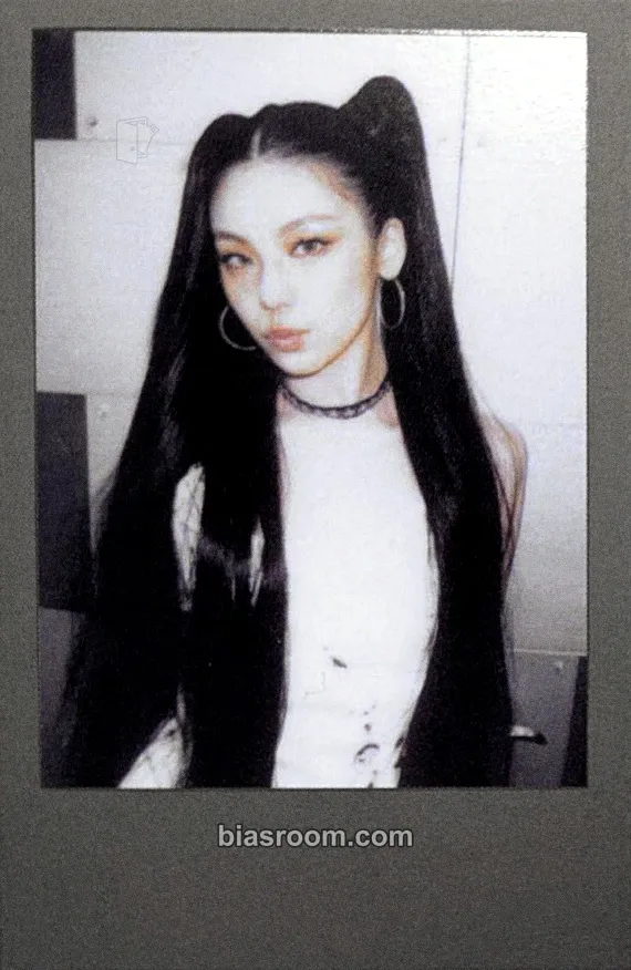 Yeji Air Photocard - ITZY - ITZY K-pop photocard