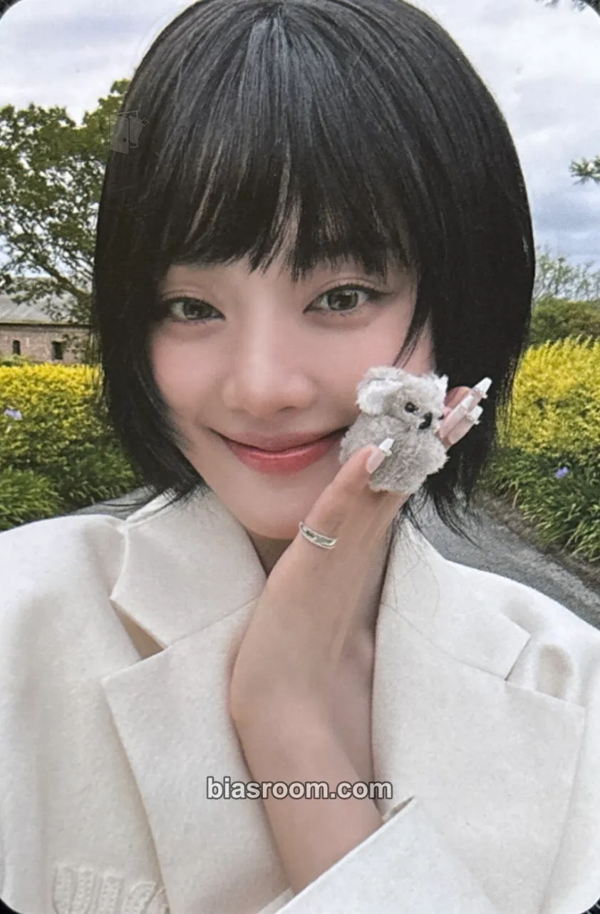 Minnie HER Photocard - i-dle - i-dle K-pop photocard