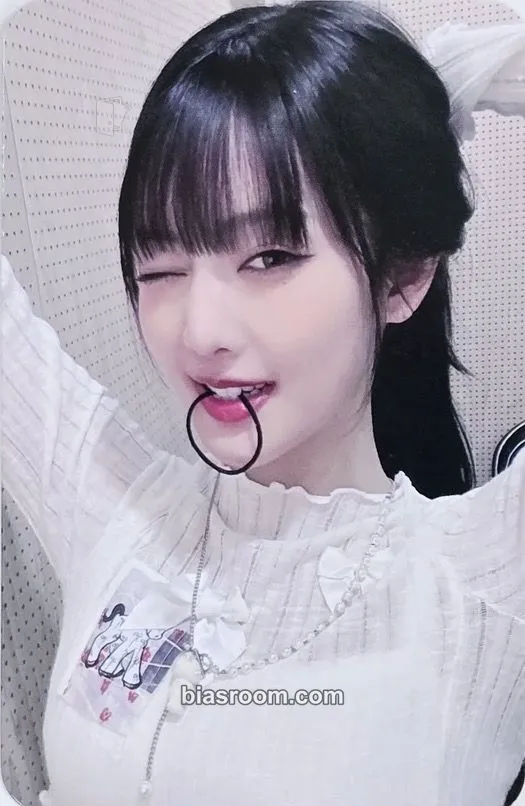 Minnie HER Photocard - i-dle - i-dle K-pop photocard