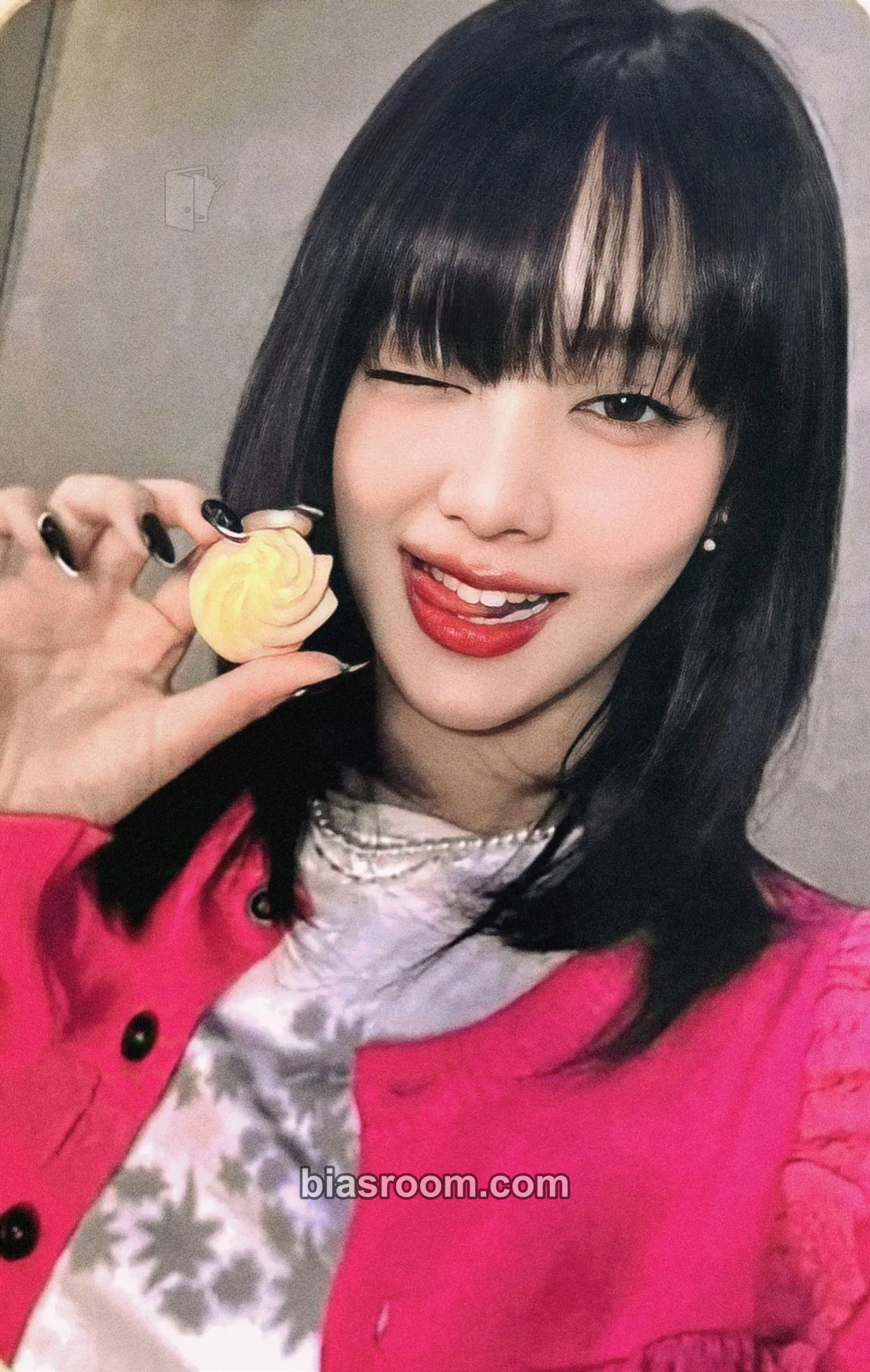 Minnie HER Photocard - i-dle - i-dle K-pop photocard