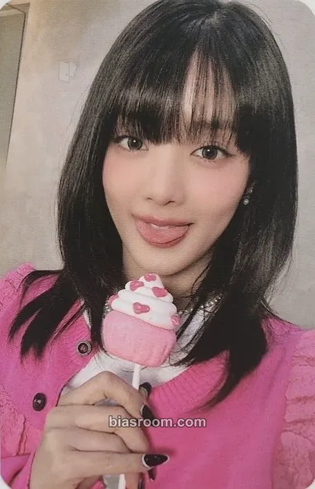 Minnie HER Photocard - i-dle - i-dle K-pop photocard
