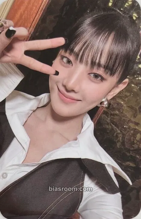 Minnie HER Photocard - i-dle - i-dle K-pop photocard