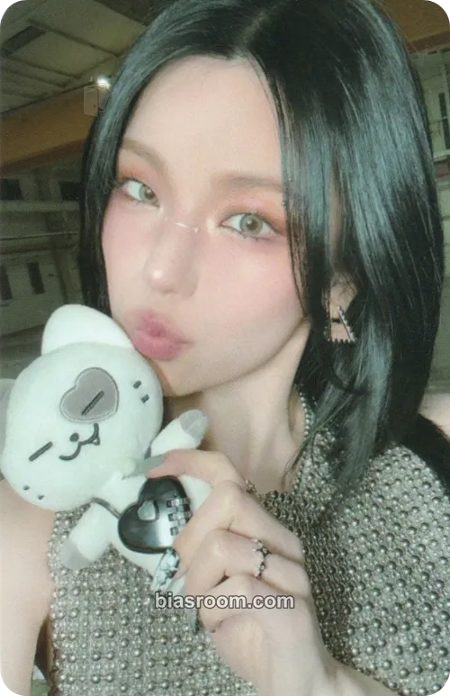 Yeji Air Photocard - ITZY - ITZY K-pop photocard