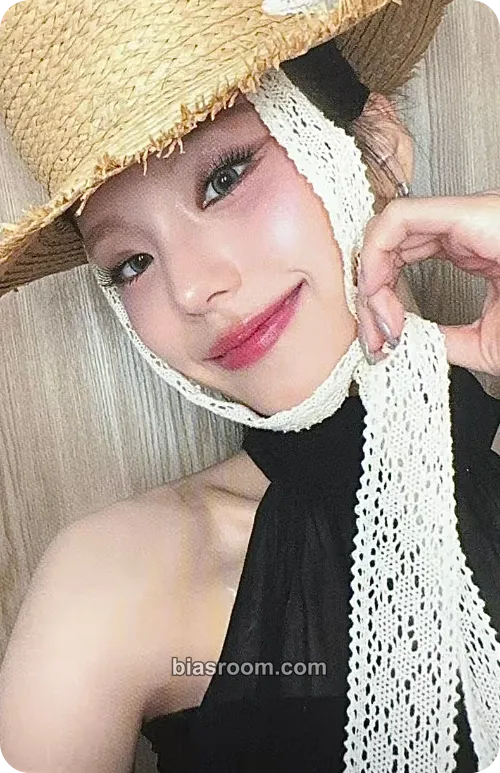 Yeji Air Photocard - ITZY - ITZY K-pop photocard