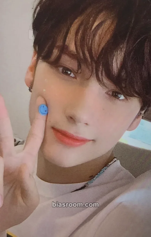 TOMORROW X TOGETHER - Huening Kai - Minisode 1: Blue Hour Album album photocard R version