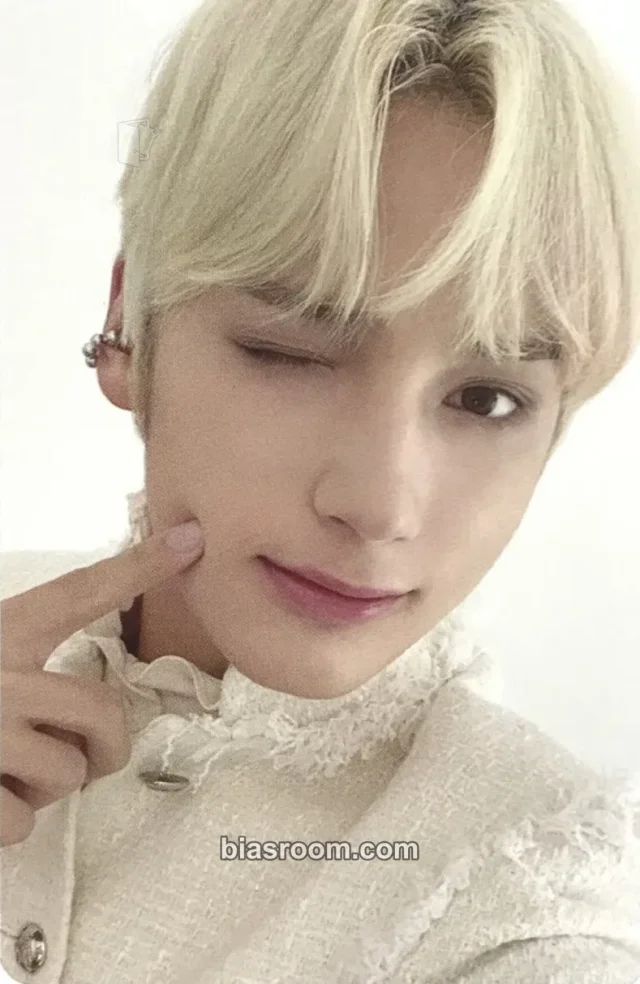 TOMORROW X TOGETHER - Huening Kai - The Chaos Chapter: Fight or Escape Album album photocard