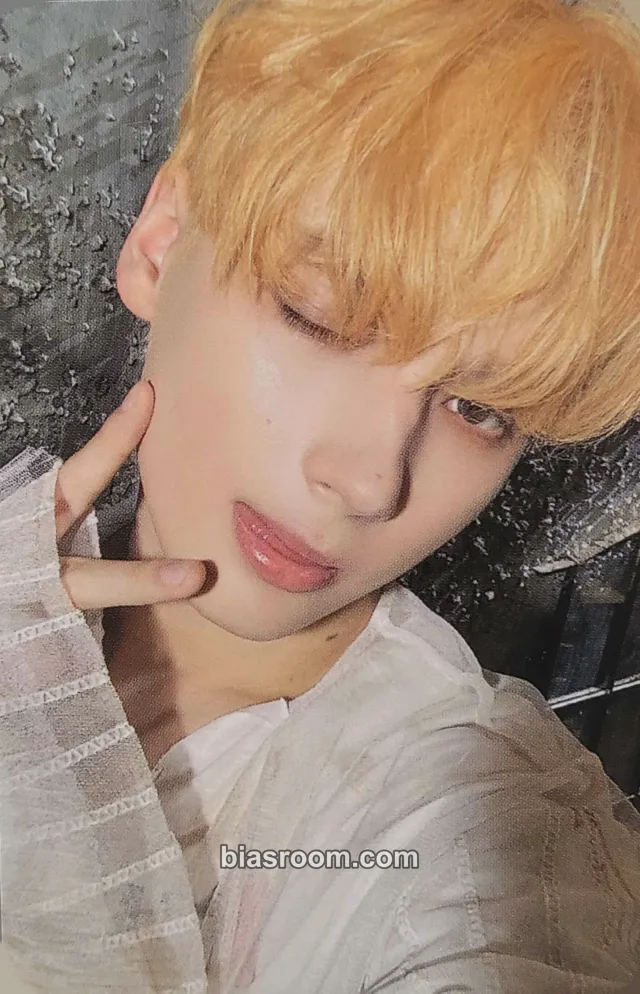 Huening Kai The Name Chapter: Freefall Photocard - TOMORROW X TOGETHER - TOMORROW X TOGETHER K-pop photocard