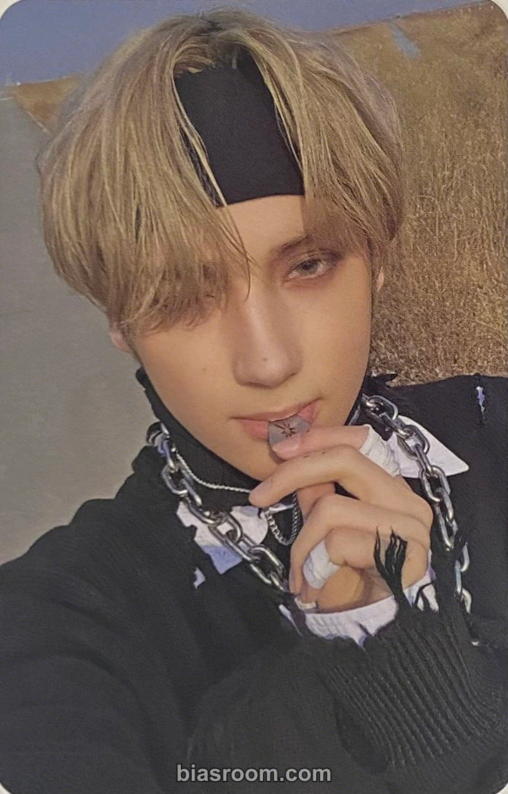 Huening Kai Minisode 3: Tomorrow Photocard - TOMORROW X TOGETHER - TOMORROW X TOGETHER K-pop photocard