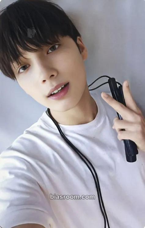 Huening Kai The Star Chapter: Sanctuary Photocard - TOMORROW X TOGETHER - TOMORROW X TOGETHER K-pop photocard
