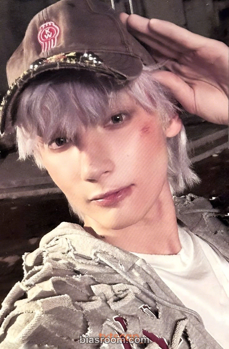 Huening Kai The Star Chapter: Together Photocard - TOMORROW X TOGETHER - TOMORROW X TOGETHER K-pop photocard