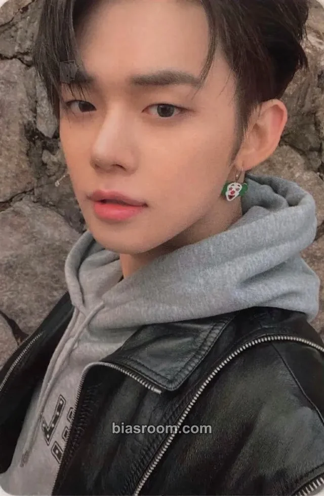 TOMORROW X TOGETHER - Yeonjun - The Chaos Chapter: FREEZE Album album photocard you ver