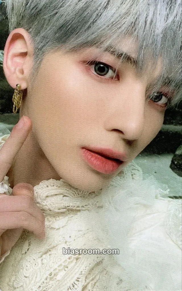 TOMORROW X TOGETHER - Taehyun - The Chaos Chapter: FREEZE Album album photocard world ver
