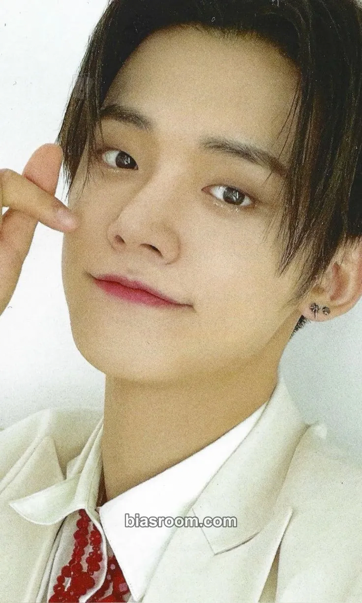 Yeonjun The Chaos Chapter: Fight or Escape Photocard - TOMORROW X TOGETHER - TOMORROW X TOGETHER K-pop photocard