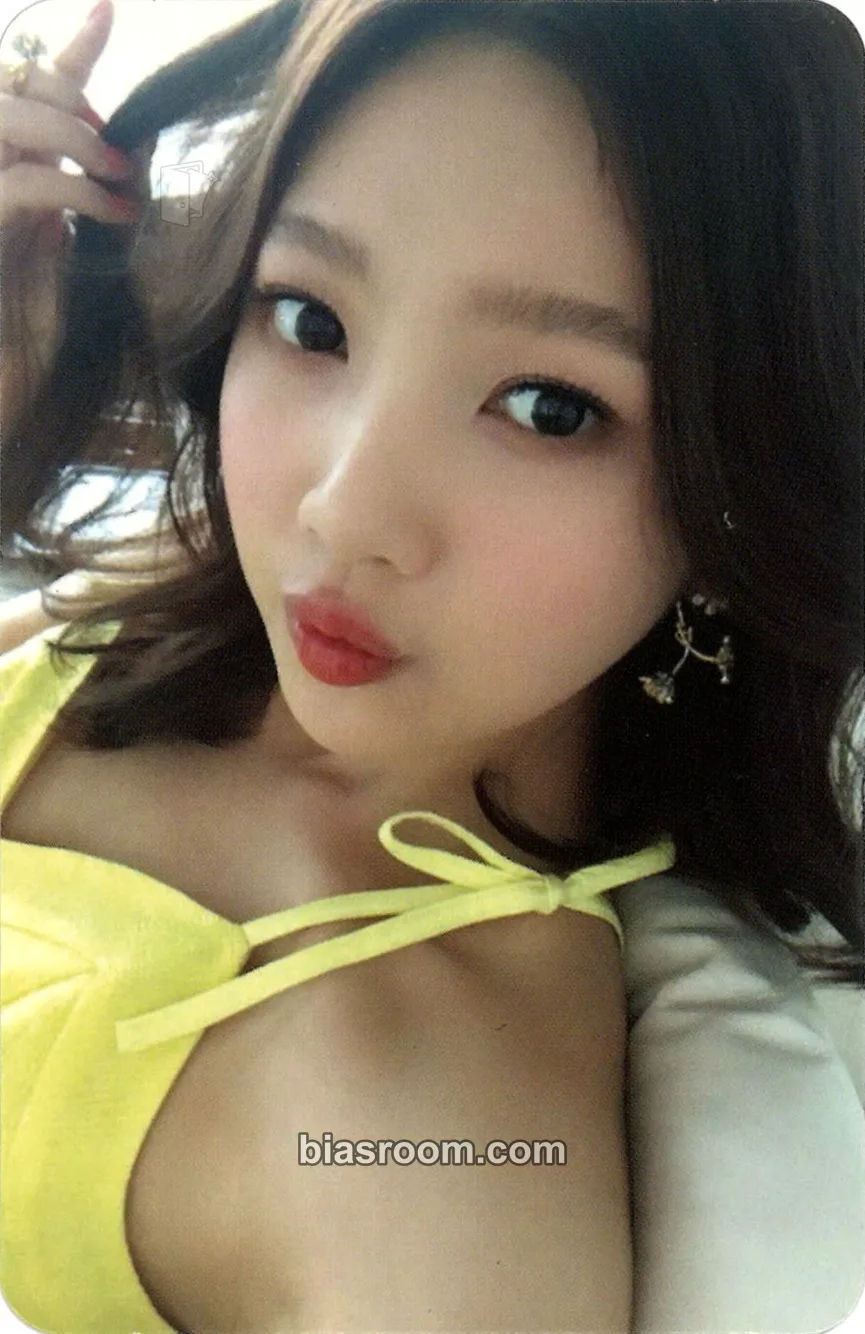 Joy The Velvet Photocard - Red Velvet - Red Velvet K-pop photocard