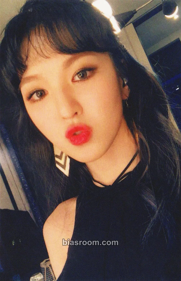 Wendy Rookie Photocard - Red Velvet - Red Velvet K-pop photocard