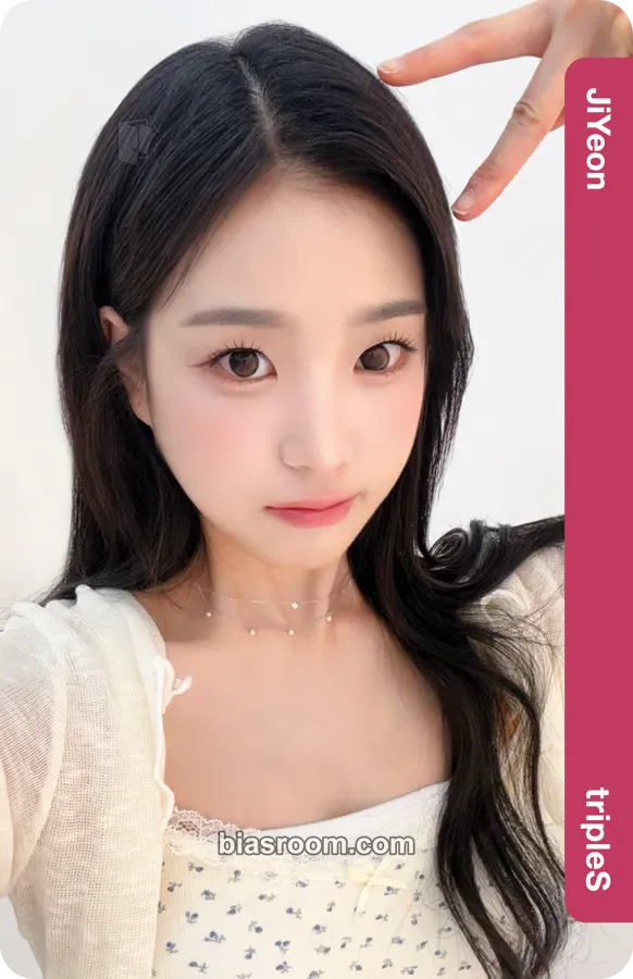 Jiyeon tripleS 1st Mini-Tour: A LIVE 25 Photocard - tripleS - tripleS K-pop photocard