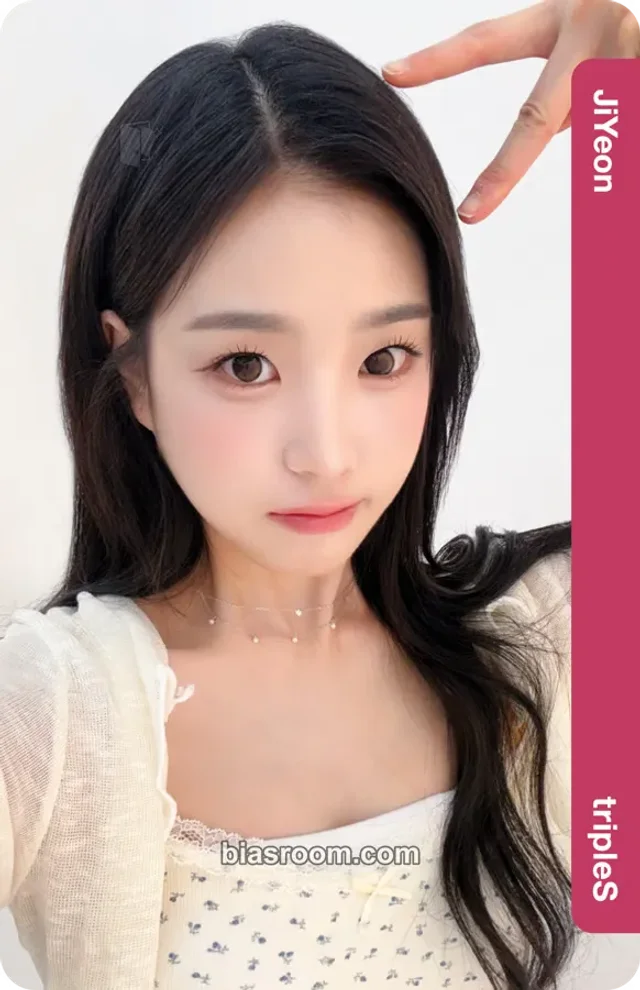 tripleS - Jiyeon - A LIVE 25 Event AA337A