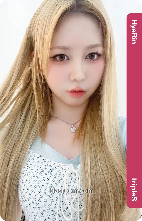 Hyerin tripleS 1st Mini-Tour: A LIVE 25 Photocard - tripleS - tripleS K-pop photocard