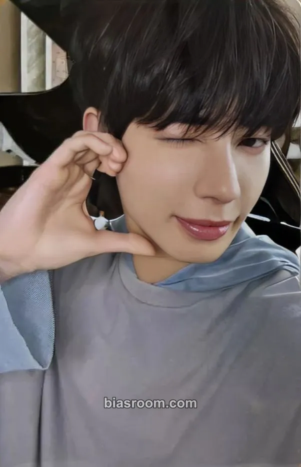 Taehyun The Star Chapter: Sanctuary Photocard - TOMORROW X TOGETHER - TOMORROW X TOGETHER K-pop photocard