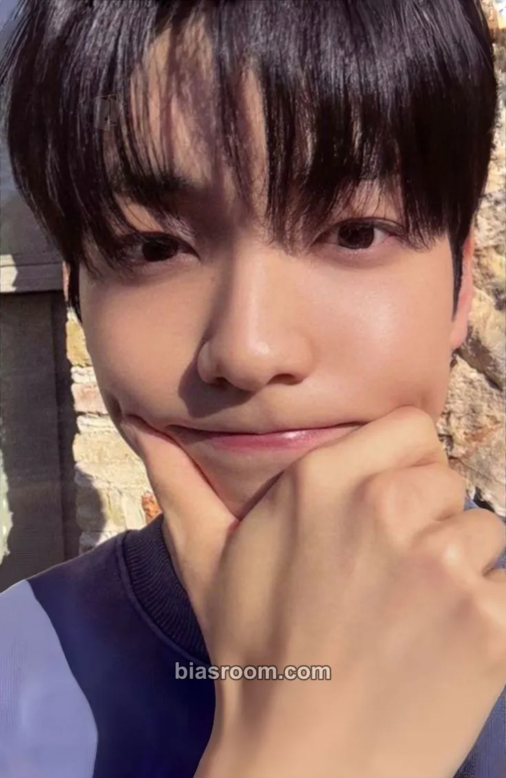 Soobin Love Language Photocard - TOMORROW X TOGETHER - TOMORROW X TOGETHER K-pop photocard
