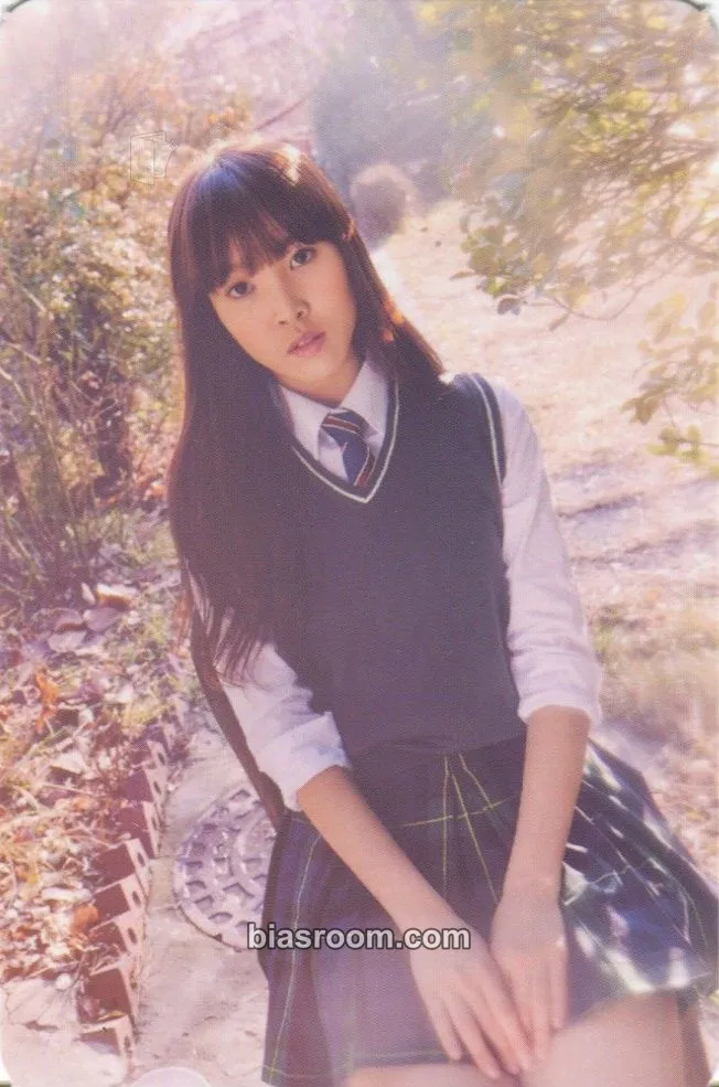 Yuju Snowflake Photocard - GFRIEND - GFRIEND K-pop photocard