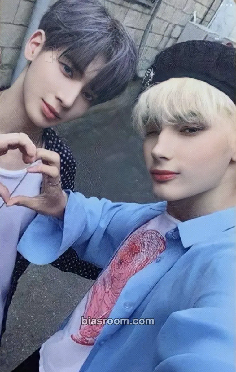 Chaotic Wonderland Photocard - TOMORROW X TOGETHER - TOMORROW X TOGETHER K-pop photocard