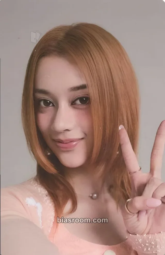 KATSEYE - Megan - SIS (Soft Is Strong) Album pob (pre-order benefit) weverse global shop (wvg)