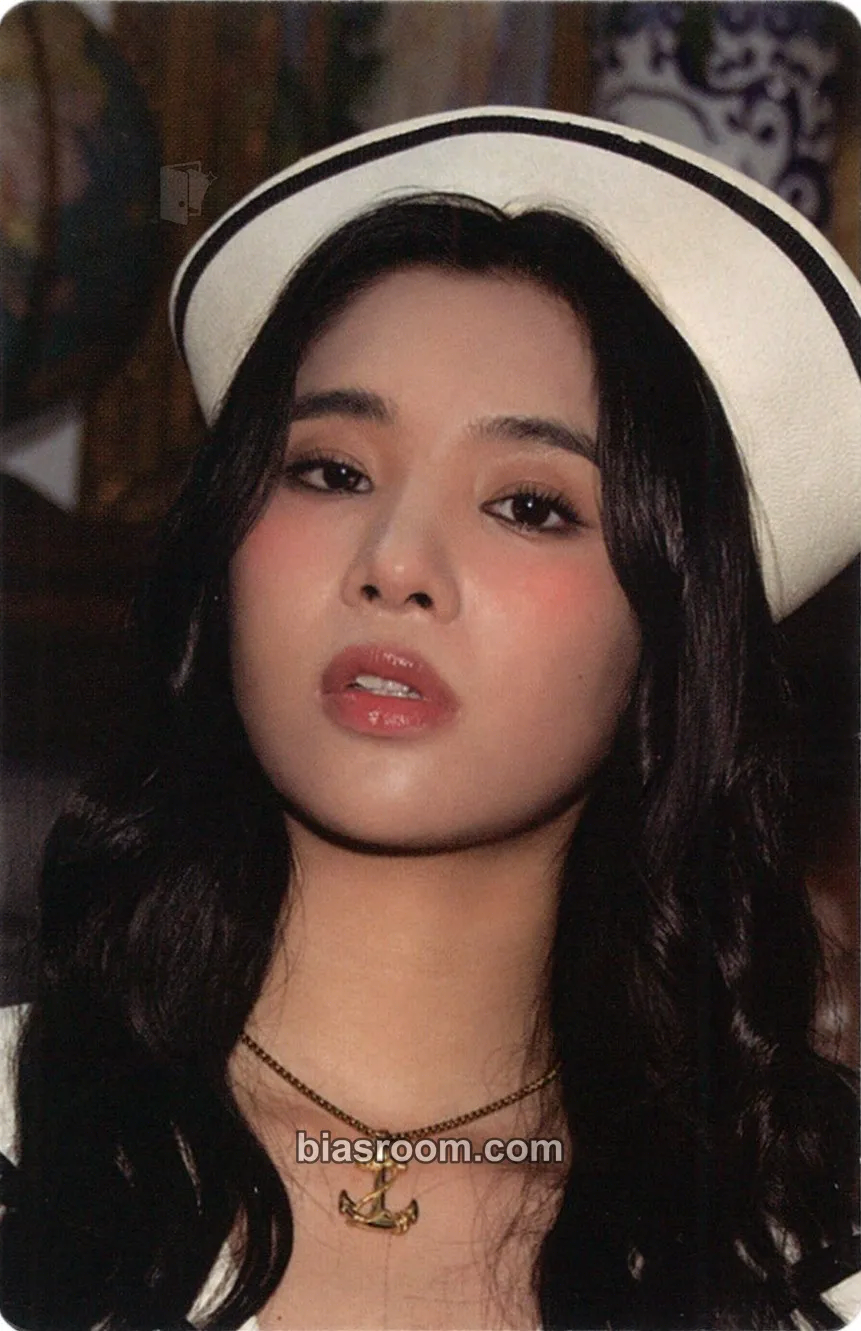 Sophia SIS (Soft Is Strong) Photocard - KATSEYE - KATSEYE K-pop photocard