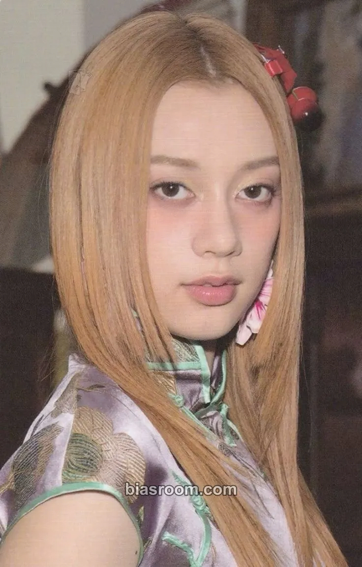 Megan SIS (Soft Is Strong) Photocard - KATSEYE - KATSEYE K-pop photocard