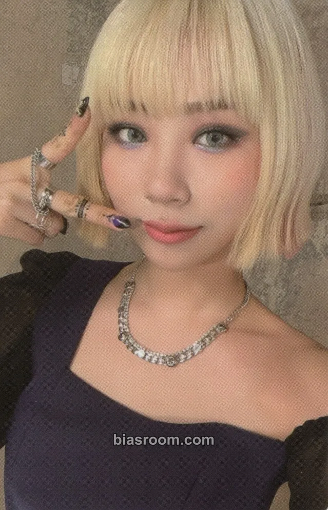 Dosie INTO VIOLET Photocard - PURPLE KISS - PURPLE KISS K-pop photocard