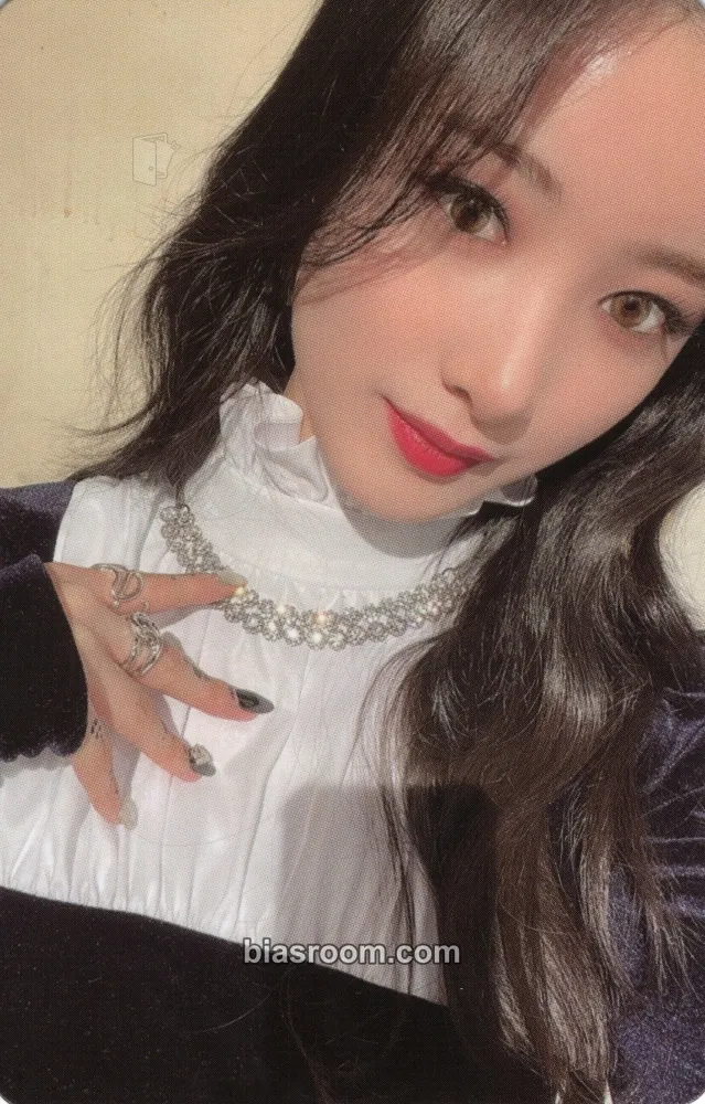 Yuki INTO VIOLET Photocard - PURPLE KISS - PURPLE KISS K-pop photocard