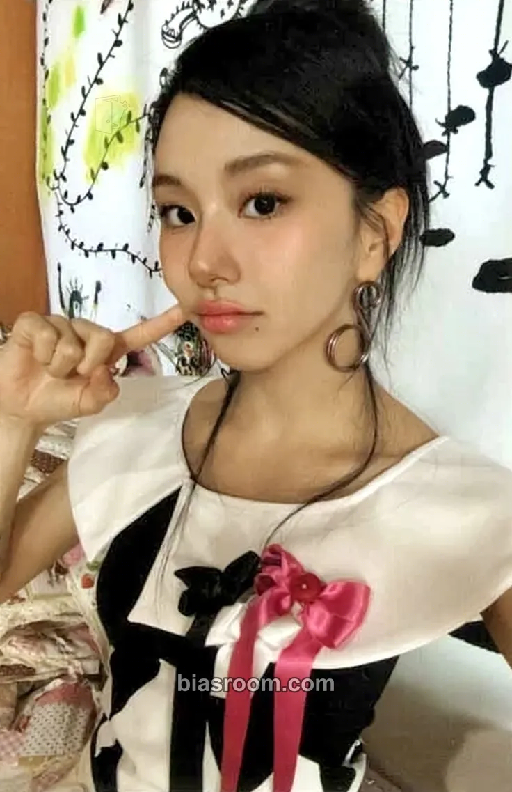 Chaeyoung LIL FANTASY Vol.1 Photocard - TWICE - TWICE K-pop photocard