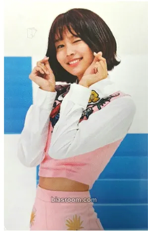 Hyebin Welcome to MOMOLAND Photocard - MOMOLAND - MOMOLAND K-pop photocard