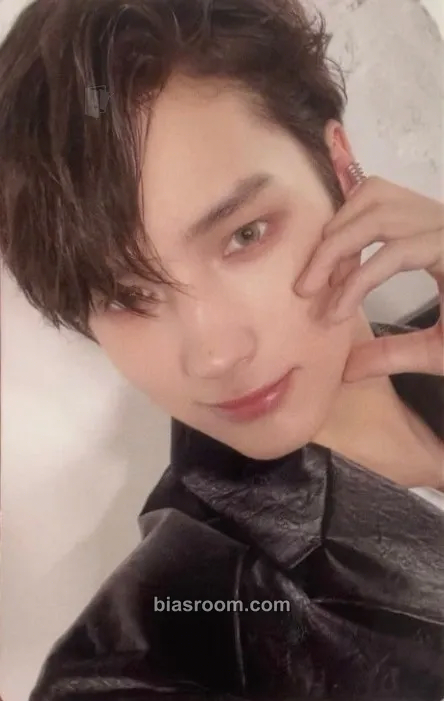 Huening Kai GOOD BOY GONE BAD Photocard - TOMORROW X TOGETHER - TOMORROW X TOGETHER K-pop photocard