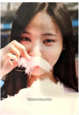 Yeonwoo Wonderful Love Photocard - MOMOLAND - MOMOLAND K-pop photocard