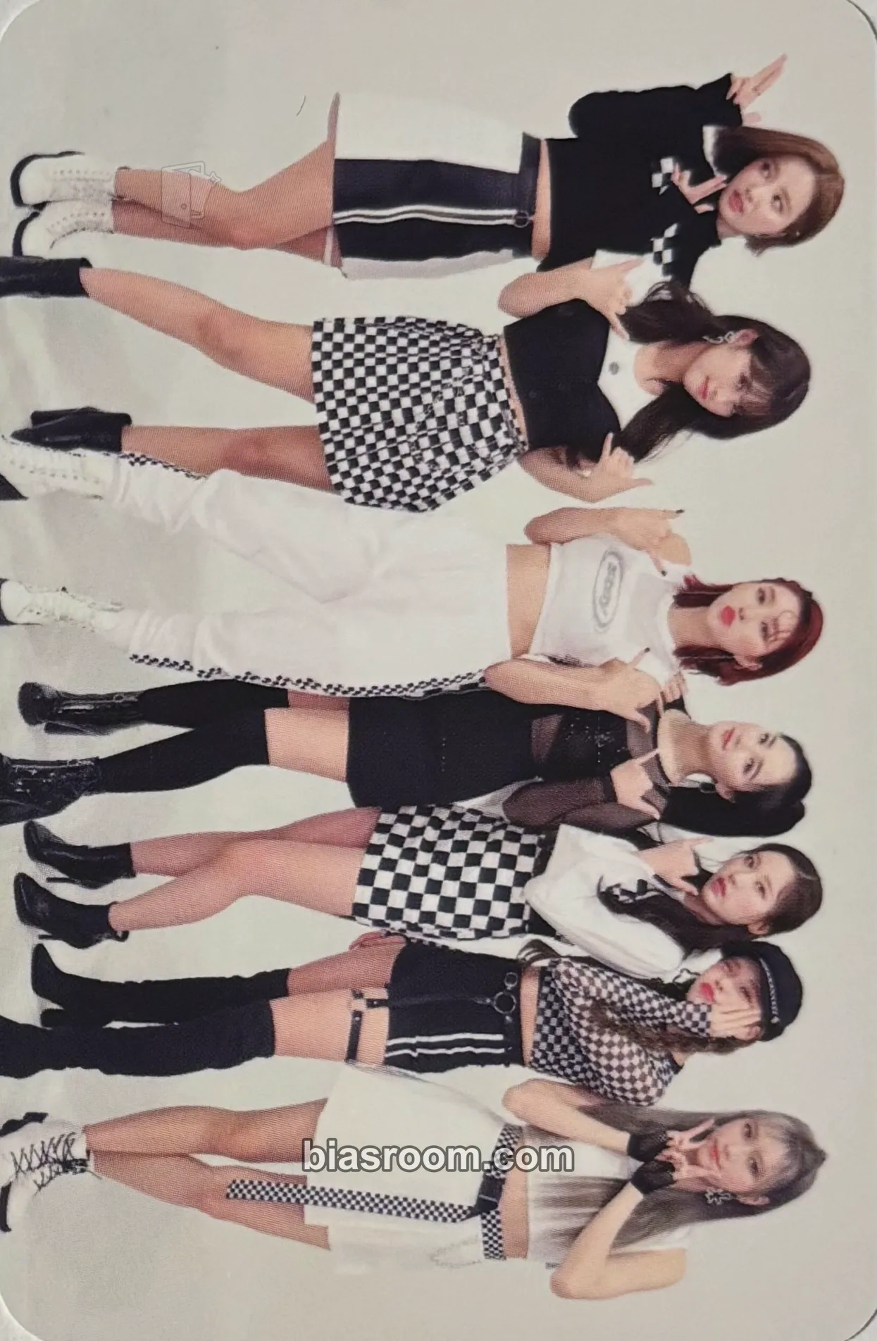 Show Me Photocard - MOMOLAND - MOMOLAND K-pop photocard