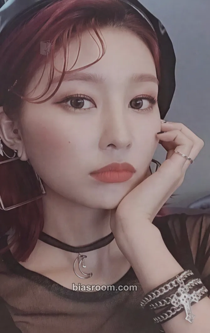 Hyebin Show Me Photocard - MOMOLAND - MOMOLAND K-pop photocard