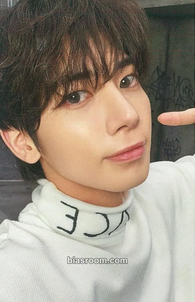 Taehyun 誓い (CHIKAI) Photocard - TOMORROW X TOGETHER - TOMORROW X TOGETHER K-pop photocard