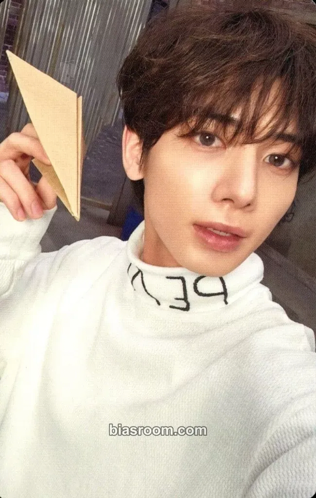 Taehyun 誓い (CHIKAI) Photocard - TOMORROW X TOGETHER - TOMORROW X TOGETHER K-pop photocard