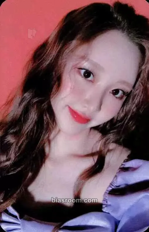 Nayun Thumbs Up Photocard - MOMOLAND - MOMOLAND K-pop photocard