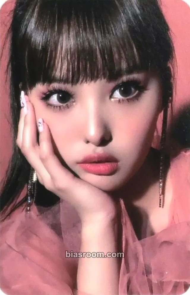 MOMOLAND - Ahin - Thumbs Up Album