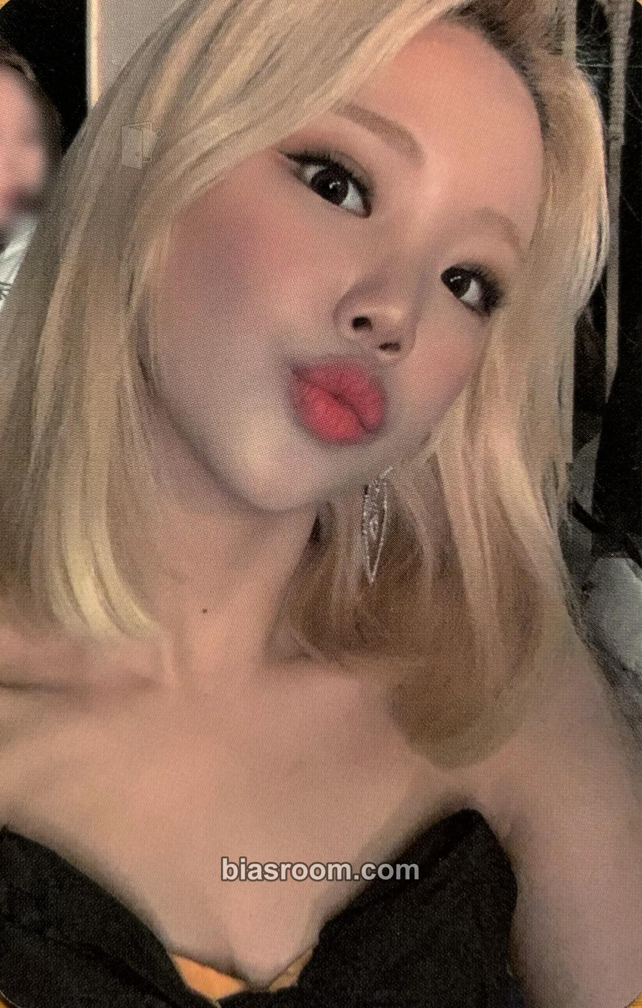 JooE Thumbs Up Photocard - MOMOLAND - MOMOLAND K-pop photocard