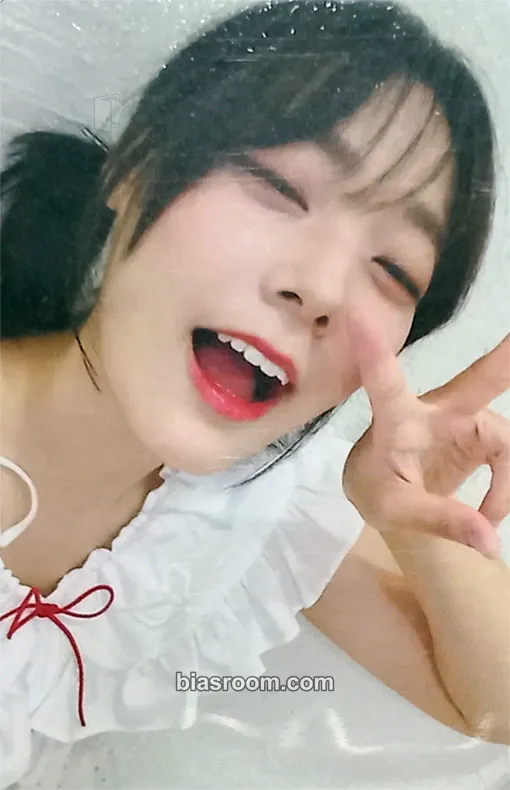 Siyeon Harmony From Discord Photocard - QWER - QWER K-pop photocard