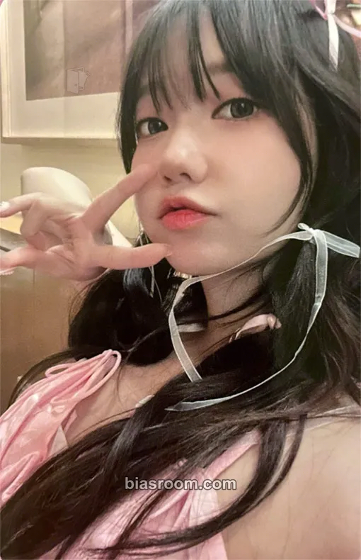 Magenta Harmony From Discord Photocard - QWER - QWER K-pop photocard