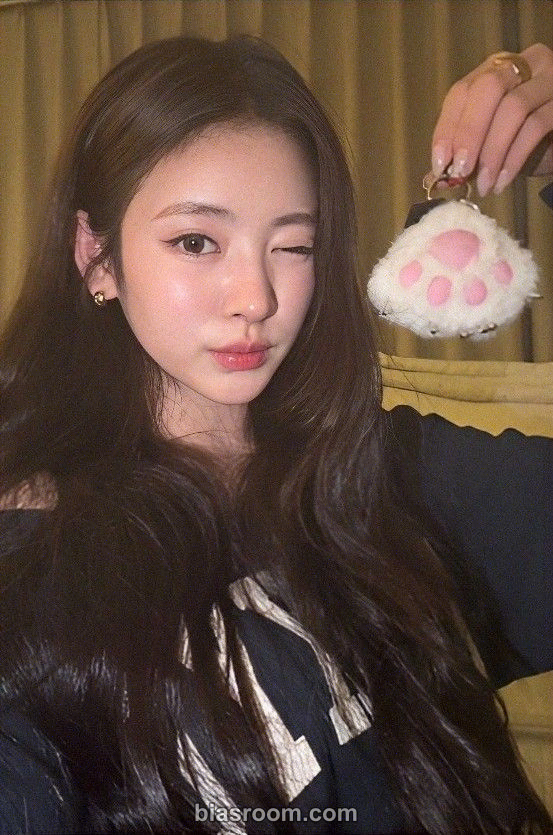 Anna MY EYES OPEN VVIDE Photocard - MEOVV - MEOVV K-pop photocard