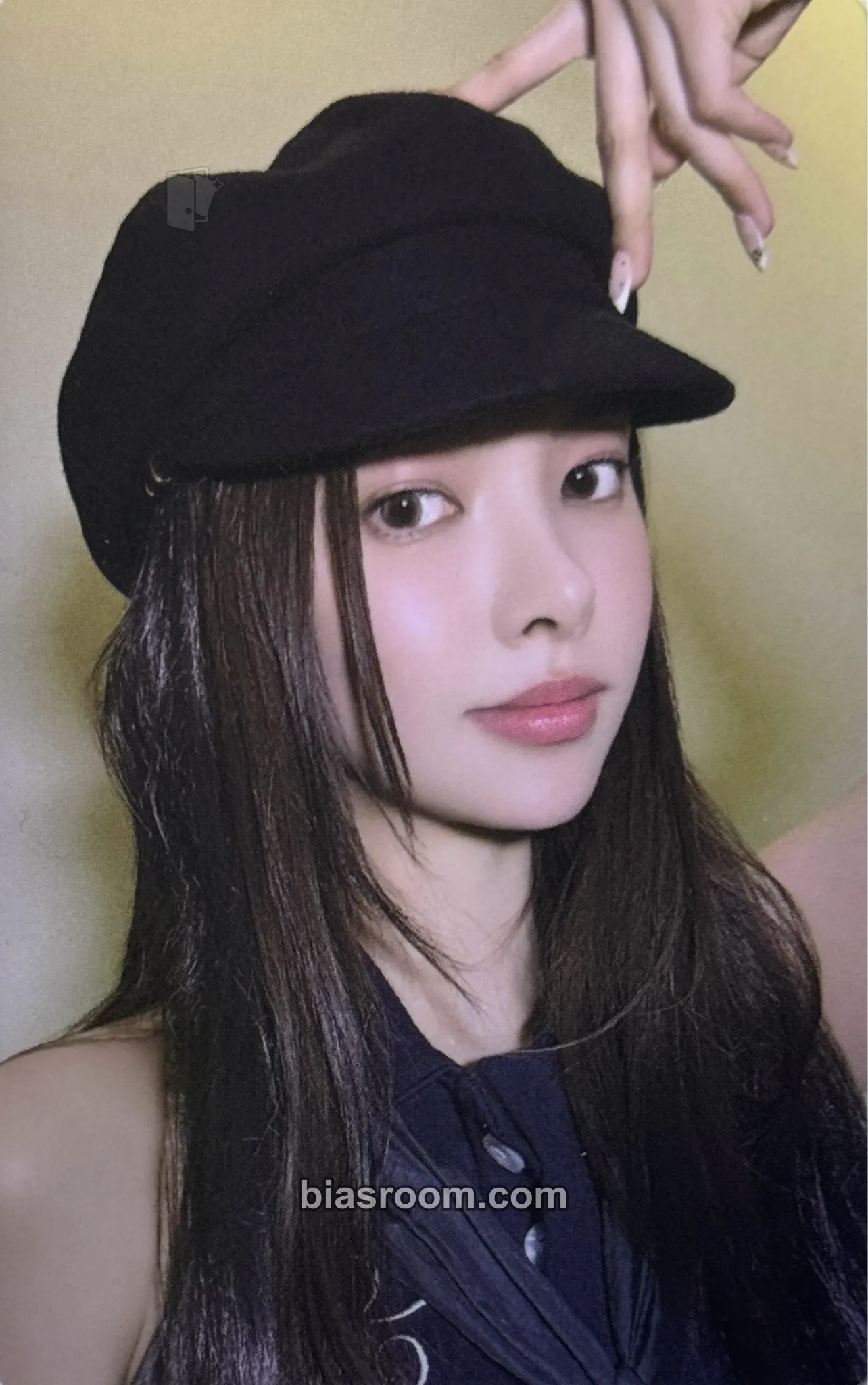 Yunah bomb Photocard - ILLIT - ILLIT K-pop photocard
