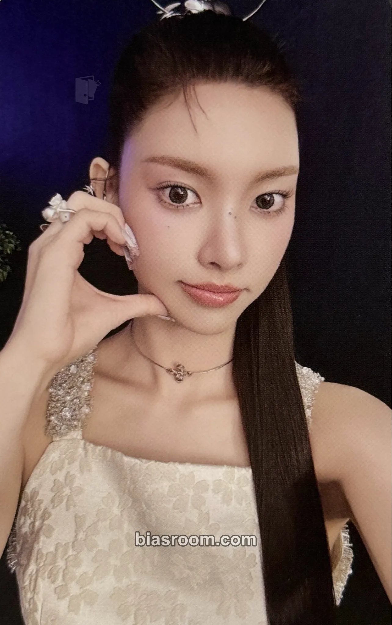 Yunah bomb Photocard - ILLIT - ILLIT K-pop photocard